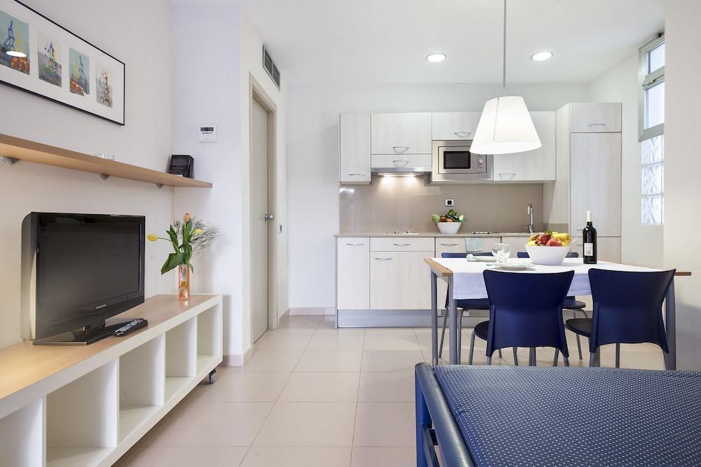 Apartamentos Porta Coeli Castelldefels Ngoại thất bức ảnh